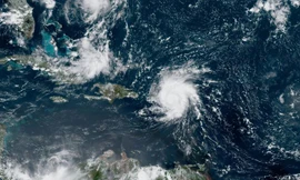 Ảnh vệ tinh bão Dorian. Ảnh: CNN