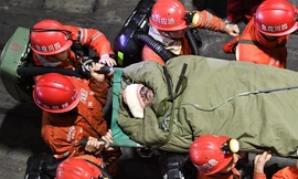 Mắc kẹt 80 giờ dưới mỏ than, 13 công nhân vẫn sống sót thần kì