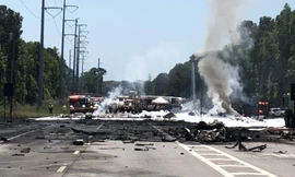 Khoảnh khắc máy bay Mỹ đâm xuống đất khiến 5 người tử vong