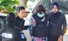 Nghi phạm Đoàn Thị Hương được giải đến toà Tối cao Shah Alam. Ảnh: NST