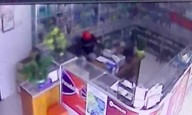 Đối tượng trộm cắp bị camera an ninh ghi lại. (ảnh chụp từ clip).