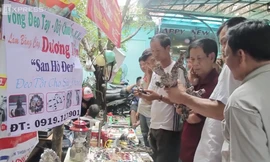 Cận cảnh phiên chợ đồ cổ độc nhất ở miền Tây
