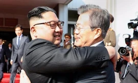 Hình ảnh hiếm hoi về cuộc gặp bất ngờ của lãnh đạo Hàn - Triều