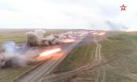 Nga khoe uy lực pháo đa nòng, rocket bay như mưa sao băng