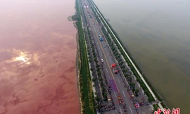 Lạnh người với hồ muối 4.000 năm biến thành 'hồ máu'