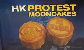 Người biểu tình Hong Kong lan truyền thông điệp bằng bánh trung thu