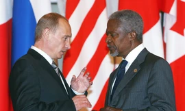 Tổng thống Nga Putin và cựu Tổng thư ký LHQ Kofi Annan. Ảnh: Điện Kremlin