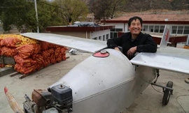 Ngán tắc đường, thợ điện chi gần trăm triệu tự chế máy bay mini