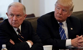 Tổng thống Mỹ Donald Trump và Tổng chưởng lý Jeff Sessions. Ảnh: Reuters