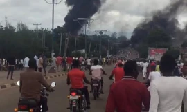 Hiện trường vụ nổ xe chở xăng nhìn từ xa. Ảnh: Reuters