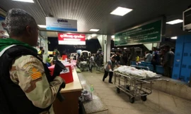 Thi thể các nạn nhân thiệt mạng trong vụ tấn công tối 5/11 ở tỉnh Yala (Thái Lan). Ảnh: Reuters