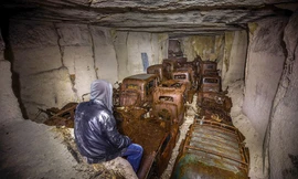 Phát hiện hàng chục xe hơi giấu trong hang đá suốt 70 năm