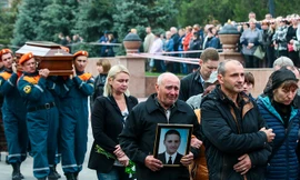 20.000 người dự tang lễ nạn nhân vụ xả súng kinh hoàng ở Crimea