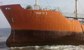 Con tàu ma Tamaya 1 dạt vào bờ.