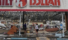 Bão 'quái vật' đổ bộ, bờ biển Mỹ tan hoang