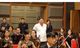 Ông Kim Jong-un trầm trồ ngắm nhà hát mới xây bên bờ sông Bình Nhưỡng