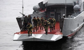 Xem dàn chiến hạm Nga rẽ sóng thị uy sức mạnh hải quân