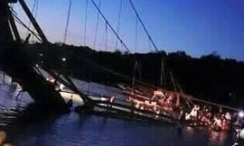 Hiện trường vụ sập cầu.