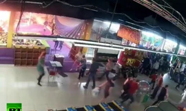 Khoảnh khắc biển lửa nhấn chìm trung tâm thương mại Nga trong nháy mắt