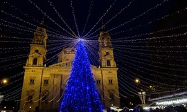 Đẹp mê hồn những cây thông Noel khổng lồ trên thế giới