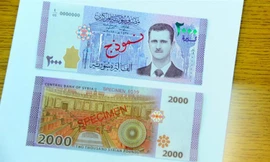 Tờ tiền mới mệnh giá 2.000 Lira của Syria. Ảnh: Reuters