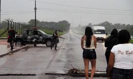 Bên ngoài nhà tù xảy ra vụ cướp ngục táo tợn ở bang Pará, phía Bắc Brazil. Ảnh: EPA