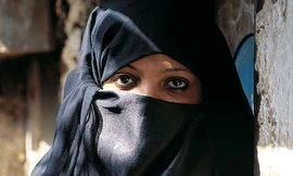 Những người phụ nữ đạo Hồi thường phải chịu không ít định kiến về sự trinh tiết.