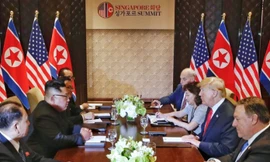 Phòng họp thượng đỉnh song phương Mỹ - Triều. Người ngồi cạnh ông Trump là bà Lee Yun-hyang. Ảnh: Straitstimes