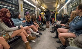 Giới trẻ châu Âu 'đại náo' tàu điện ngầm