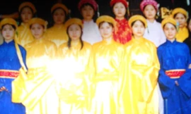 Quốc mẫu Âu Cơ đằng vân