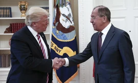 Tổng thống Donald Trump và Ngoại trưởng Nga Sergey Lavrov trong cuộc gặp tại Nhà Trắng hôm 10/5. Ảnh: Tass