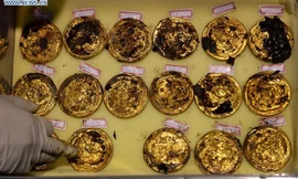 Phát hiện hàng trăm ‘bánh vàng’ trong cổ mộ hoàng đế bị truất ngôi