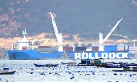 Hình ảnh tàu ngầm 187 Bà Rịa – Vũng Tàu trong vịnh Cam Ranh