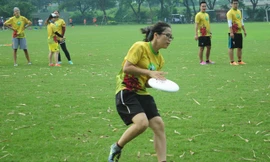 Môn ném đĩa, có tên tiếng Anh là Ultimate, có nguồn gốc ở Mỹ. Luật chơi môn ném đĩa tương đối đơn giản. Người chơi ném đĩa được chia làm hai đội, mỗi đội 5 - 7 người, có thể chơi chung cả nam lẫn nữ.