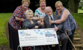 Gia đình ông Peter, bà Mary cùng 3 con gái.