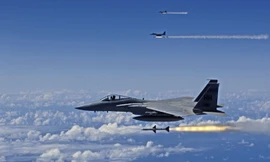 Máy bay F-15 Mỹ phóng tên lửa. Ảnh: Reuters