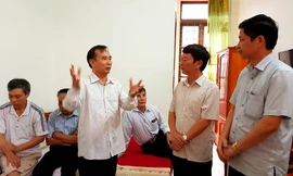 Lãnh đạo Sở Du lịch, huyện Bố Trạch đến thăm hỏi, động viên đoàn khách du lịch không may gặp nạn.