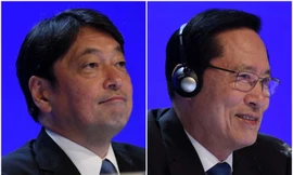 Bộ trưởng Quốc phòng Nhật Bản Itsunori Onodera (trái) và Bộ trưởng Quốc phòng Hàn Quốc Song Young-moo (phải). Ảnh: AFP