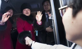 VĐV Hàn Quốc rớt nước mắt chia tay VĐV Triều Tiên lên đường về nước