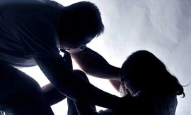 Bắt kẻ hiếp dâm thiếu nữ trong tiệm hớt tóc