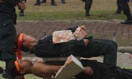 Tận thấy nội công kinh ngạc của cảnh sát đặc nhiệm Việt Nam