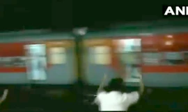 22 toa tàu chở 1.000 khách tuột khỏi đầu kéo, trôi ngược 12km