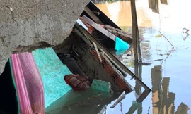 Sạt lở làm hư hỏng 5 căn nhà