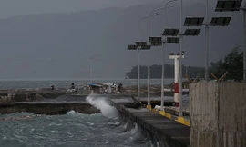 Bão Kammuri đổ bộ Philippines: 20 vạn người phải sơ tán, 1 người chết