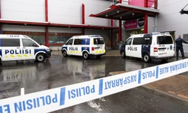 Cảnh sát phong tỏa trung tâm thương mại Herman. Ảnh: Reuters