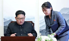 Người phụ nữ không rời ông Kim Jong-un nửa bước trong hội nghị liên Triều