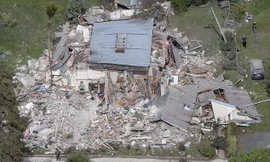 Căn nhà của cụ bà Margaret Edgar đổ sập sau động đất.