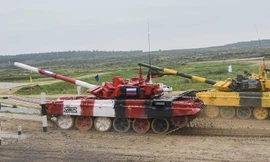 Xe tăng của đội Nga (màu đỏ). Ảnh: Sputnik