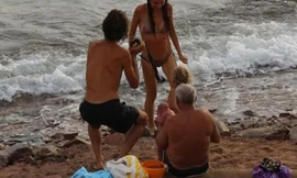 Hi hữu: Đang đi bơi, thai phụ bất ngờ đẻ rơi trên biển Đỏ