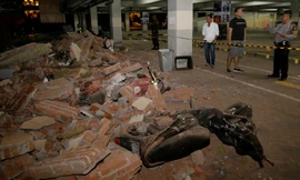 Cảnh đổ nát sau trận động đất. Ảnh: Reuters